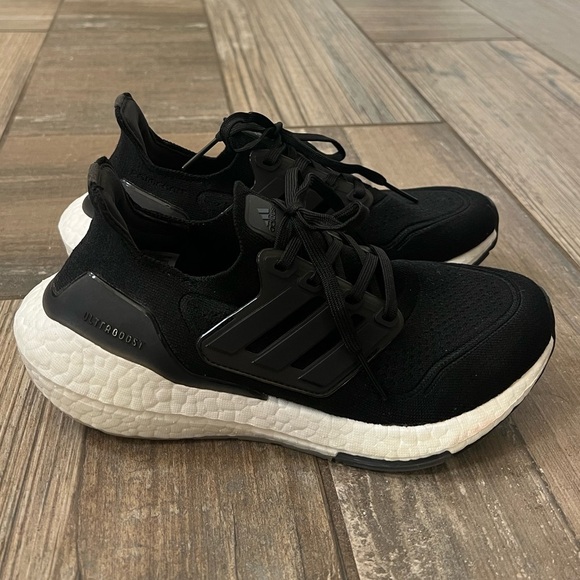 ADIDAS WOMEN'S ULTRABOOST 21 size 6 - Picture 4 of 10